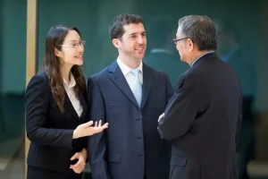 Роль переводчика в международных бизнес-переговорах